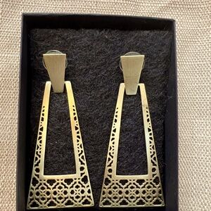 Never Worn-Size: 3"L x 1.34"W Gold Kendra Scott Kase Statement Earrings W/O Tags